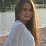 Studentessa impartisce lezioni sia per studenti delle scuole elementari, medie e superiori